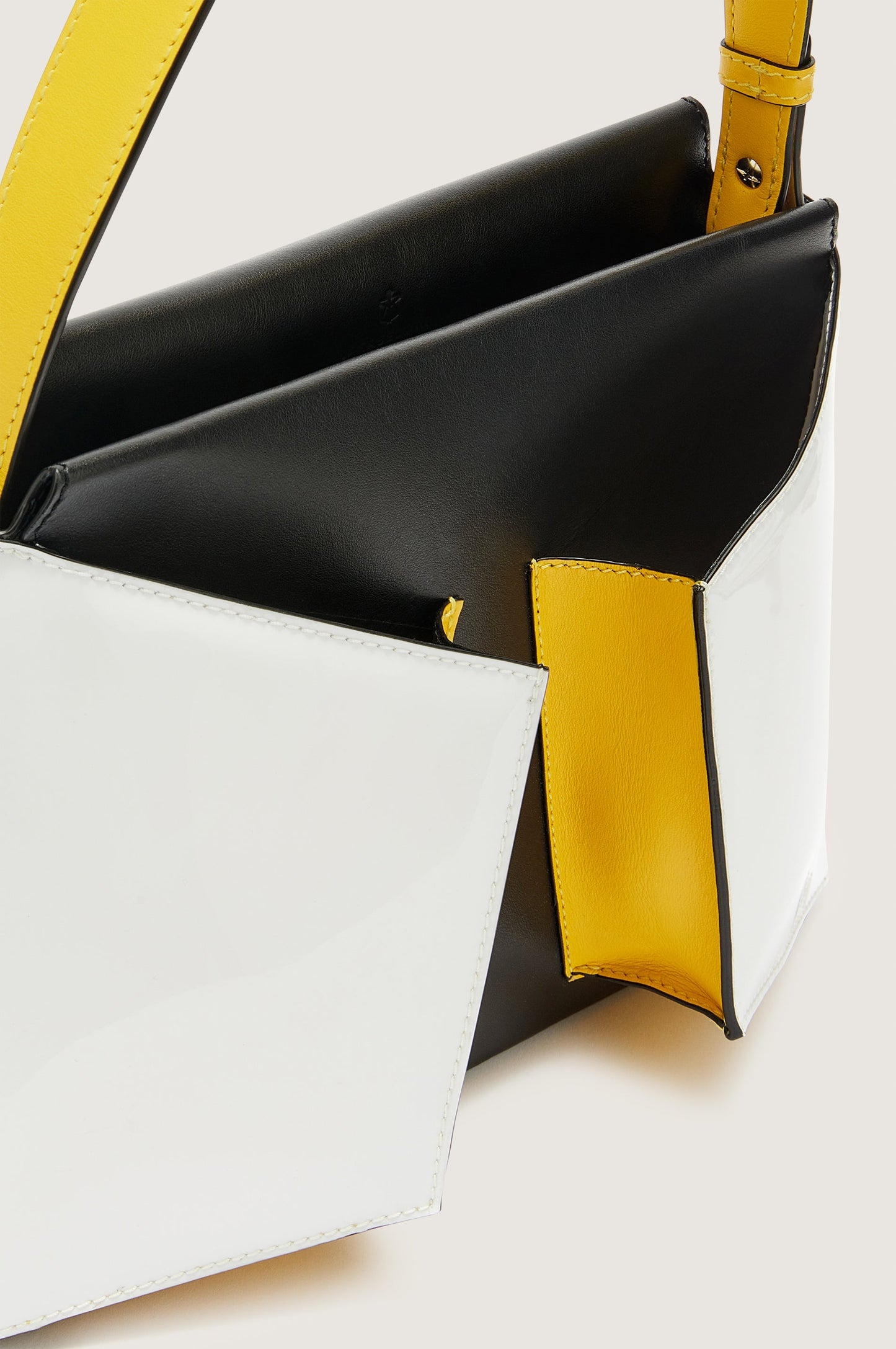LIZ SPORTY TOTE